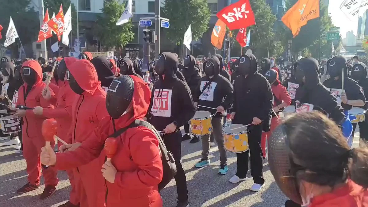 80 bin işçiyi Squid Game harekete geçirdi: Ülke genelinde protesto